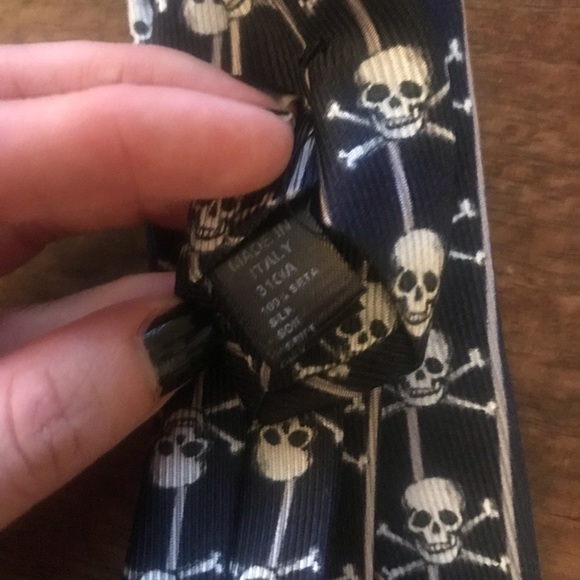 ❌SOLD❌ NWT Dolce & Gabbana Skull Tie - Picture 4 of 4